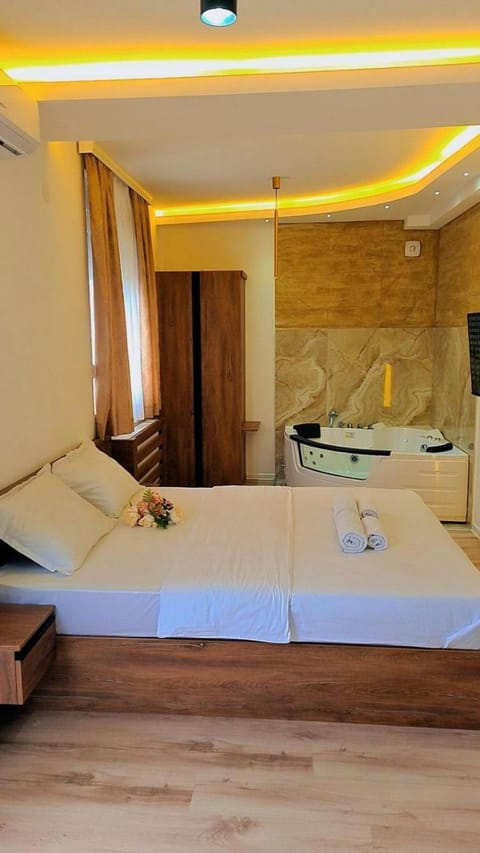 Bed, Photo of the whole room, Bedroom, towels