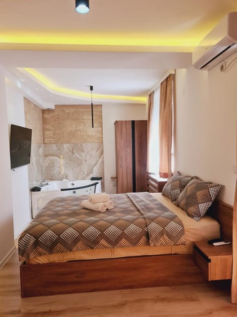 Bed, Living room, Bedroom, air conditioner