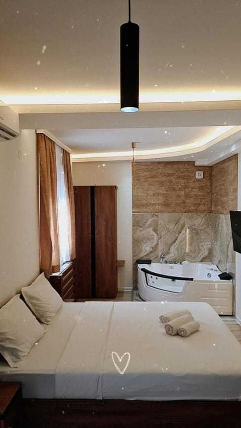 Living room, Photo of the whole room, Bedroom, towels