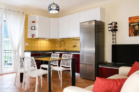 Kitchen or kitchenette, Living room, Seating area, Dining area, oven, stove