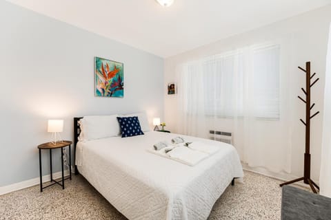 Vibrant Little Havana Apt with Parking Apartment in Brickell