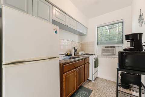 Vibrant Little Havana Apt with Parking Apartment in Brickell