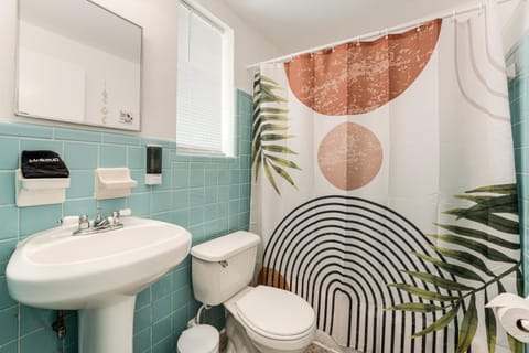 Vibrant Little Havana Apt with Parking Apartment in Brickell