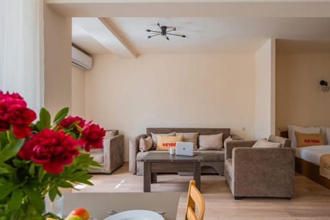 Photo of the whole room, Seating area, Bedroom