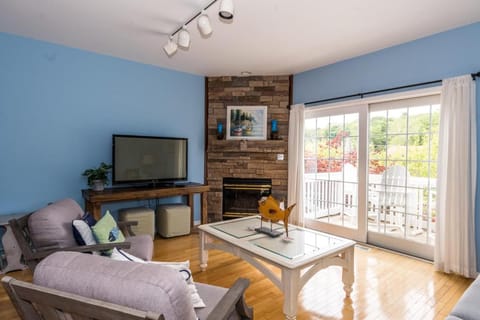 Water Street Retreat - In the heart of Downtown Saugatuck with views of the river! House in Saugatuck