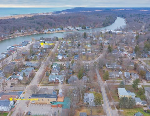 Water Street Retreat - In the heart of Downtown Saugatuck with views of the river! House in Saugatuck