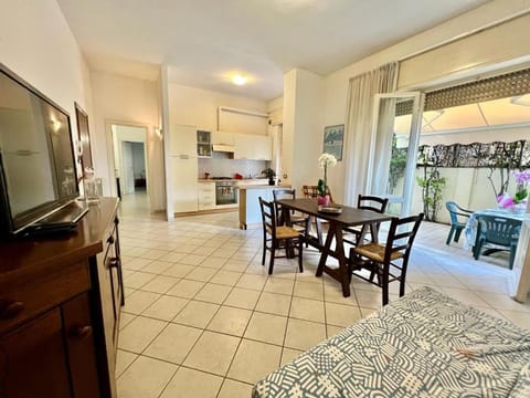 Garden, TV and multimedia, Kitchen or kitchenette, Living room, Seating area, Dining area, Garden view, pet friendly