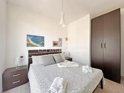 Bed, Photo of the whole room, Bedroom, towels, wardrobe