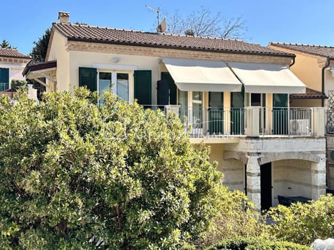 Property building, Day, View (from property/room), Balcony/Terrace