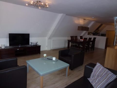 TV and multimedia, Living room, Dining area