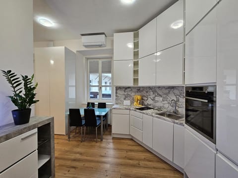 Kitchen or kitchenette, Dining area, pet friendly, stove