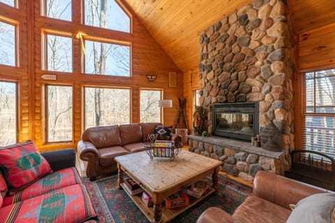Swan Lodge - Walking distance to downtown Saugatuck - Modern Cabin Getaway! Cabin in Saugatuck
