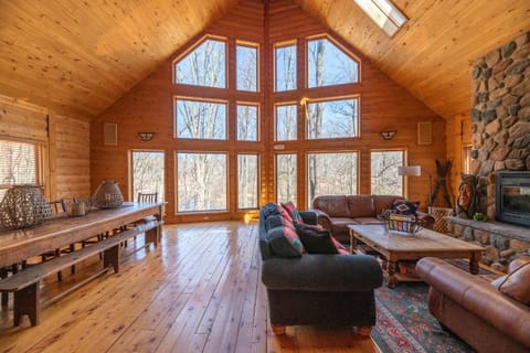 Swan Lodge - Walking distance to downtown Saugatuck - Modern Cabin Getaway! Cabin in Saugatuck