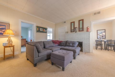 Tall Trees - great location to downtown Saugatuck - Pet Friendly! House in Saugatuck