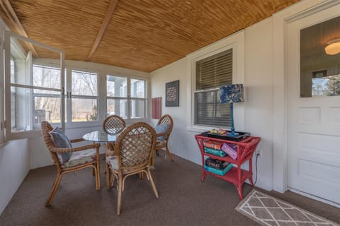 Tall Trees - great location to downtown Saugatuck - Pet Friendly! House in Saugatuck