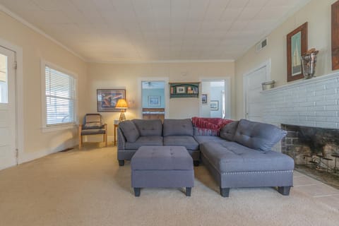 Tall Trees - great location to downtown Saugatuck - Pet Friendly! House in Saugatuck