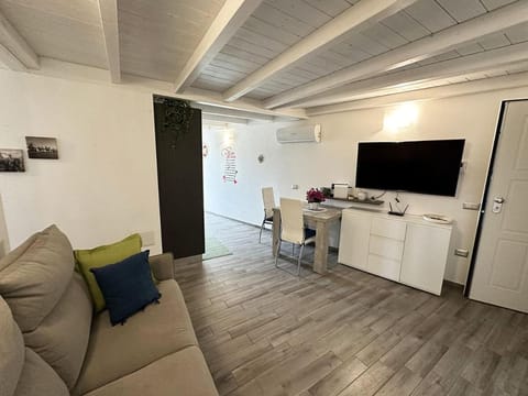 Comodo e funzionale appartamento in pieno centro a Sant'Antioco C228 Apartment in Sardinia