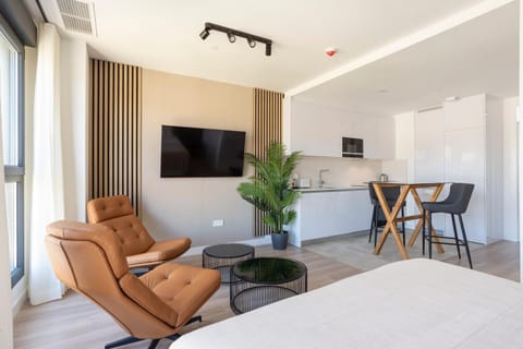 TV and multimedia, Kitchen or kitchenette, Living room, Photo of the whole room, Seating area, Dining area, microwave, oven, stove, air conditioner