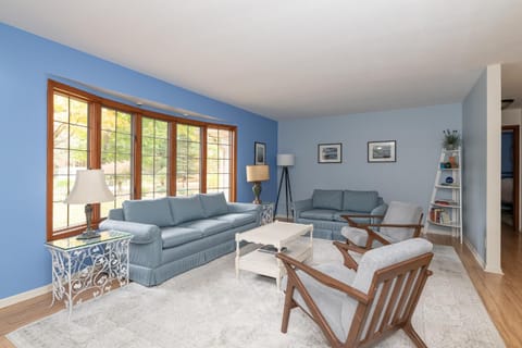 Plum Creek - Large home with 2 kitchens close to Pier Cove! House in Michigan