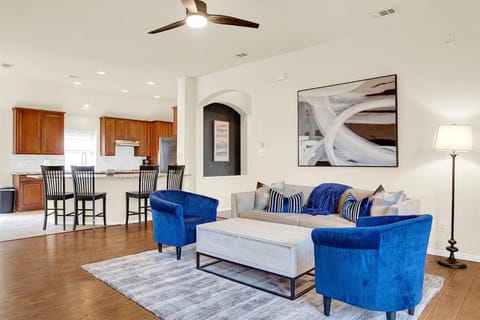 Kitchen or kitchenette, Seating area