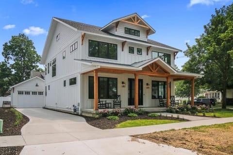 expERIEnce House in South Haven