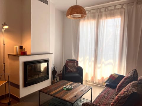 TV and multimedia, Living room, Seating area, Dining area