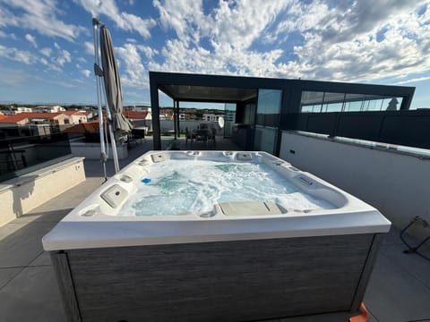Hot Tub, Balcony/Terrace