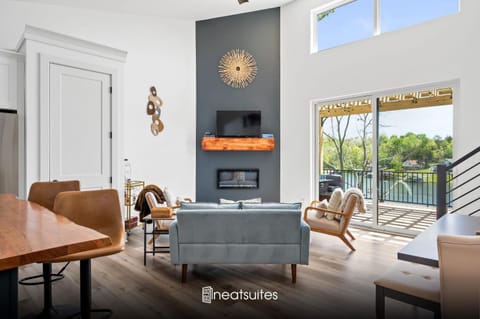 Lakeside, Water-view, 7 miles to Ark, 4BR for 14 House in Williamstown