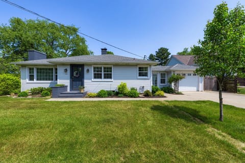 Garden Getaway - Walking Distance to downtown Douglas - Cute Home! House in Douglas