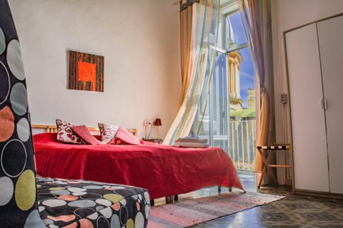 Bed, Photo of the whole room, City view, Landmark view, Quiet street view