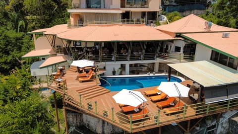 Property building, Day, Garden, View (from property/room), Balcony/Terrace, Garden view, Pool view, Swimming pool, sunbed