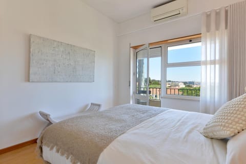 Bed, Natural landscape, View (from property/room), Balcony/Terrace, Bedroom, Sea view, air conditioner