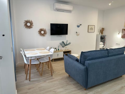 Communal lounge/ TV room, TV and multimedia, Living room