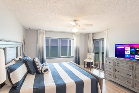 Luxury, Direct Oceanfront Unit and Balcony, Northeast Corner, Heated Pool, Garage Parking House in Daytona Beach