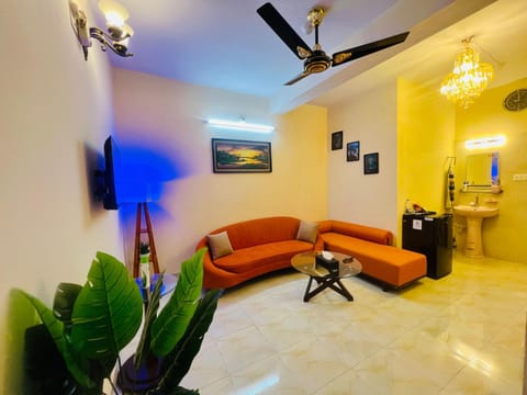 TV and multimedia, Living room, Seating area, fireplace