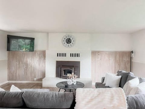 Beautiful Coast Home 3 Minutes From Beach! House in Bodega Bay