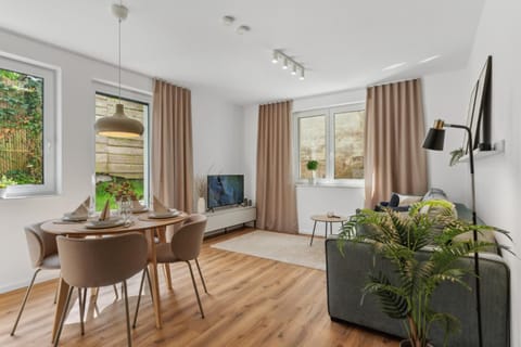 TV and multimedia, Living room, Photo of the whole room, Seating area, Dining area
