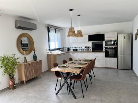 Dining area, pet friendly