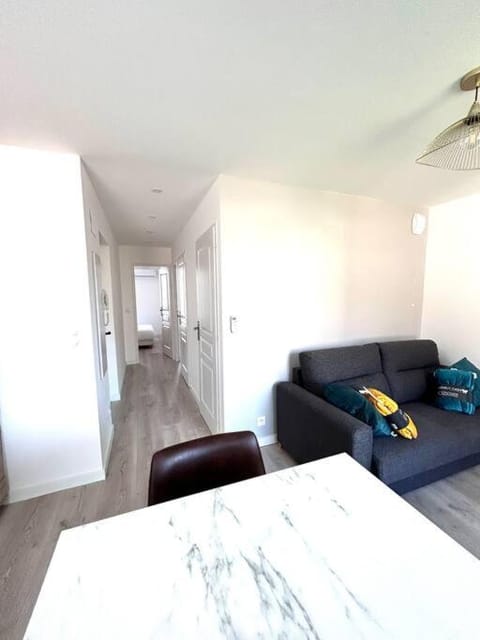 Jaya- 4/6 pers-Standing neuf Hyper centre Terrasse Apartment in Saint-Raphael