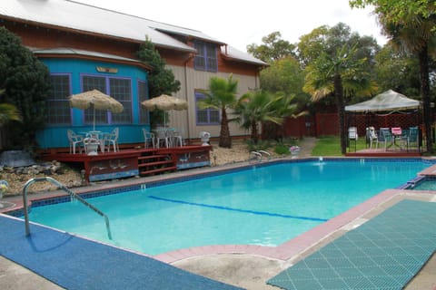 Swimming pool, Swimming pool