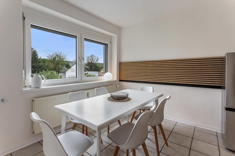 Kitchen or kitchenette, Seating area, Dining area