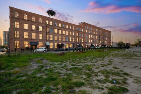 Property building, Street view, Location