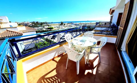 Natural landscape, View (from property/room), Balcony/Terrace, Balcony/Terrace, Seating area, Dining area, Sea view