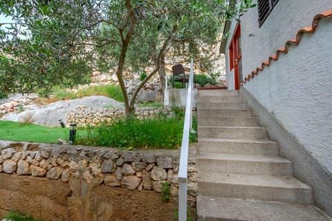 Patio, Facade/entrance