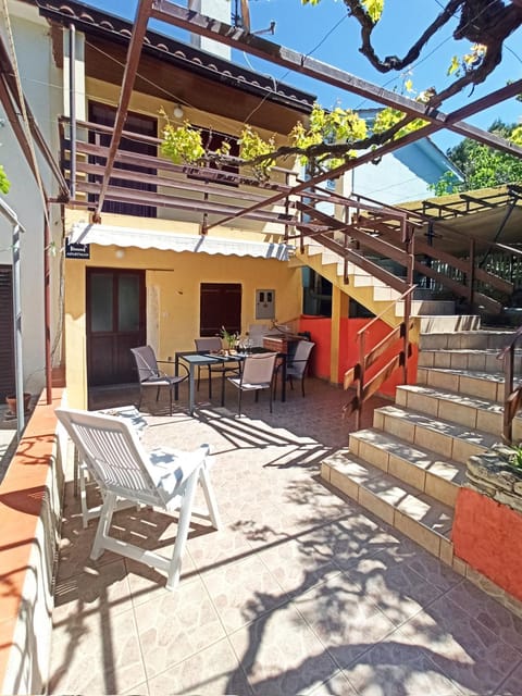 Property building, Patio, Balcony/Terrace, Balcony/Terrace, sunbed
