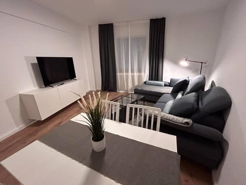 Communal lounge/ TV room, TV and multimedia, Living room, Photo of the whole room, Seating area