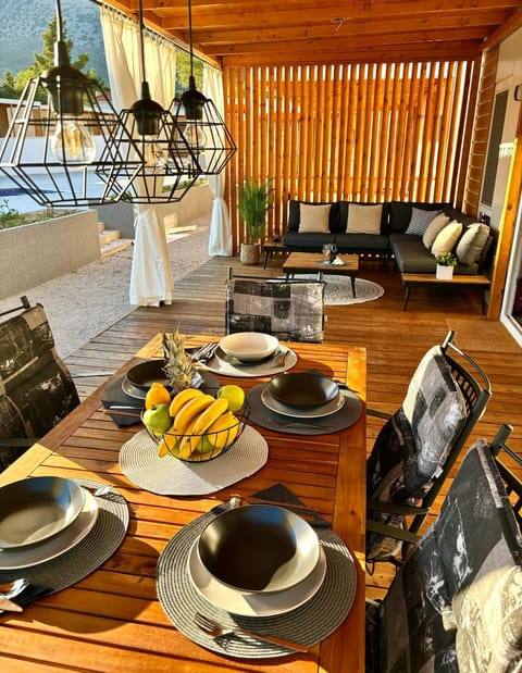 Balcony/Terrace, Food and drinks, Banquet/Function facilities, Seating area, Food