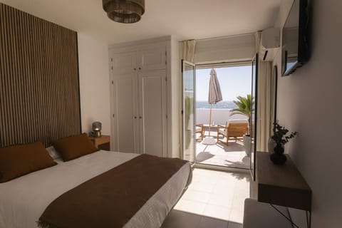 Photo of the whole room, Sea view