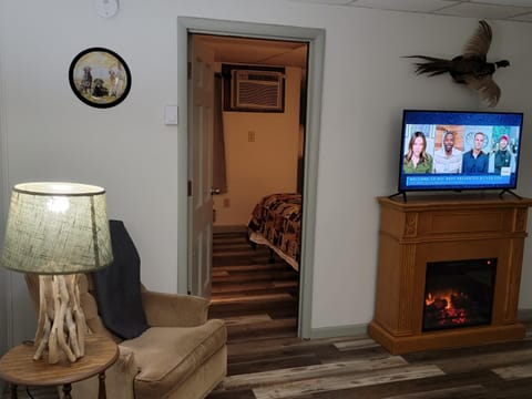 TV and multimedia, Living room, Seating area, flat iron