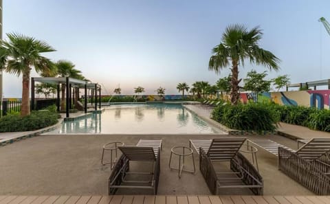 Balcony/Terrace, Swimming pool, Swimming pool, sunbed